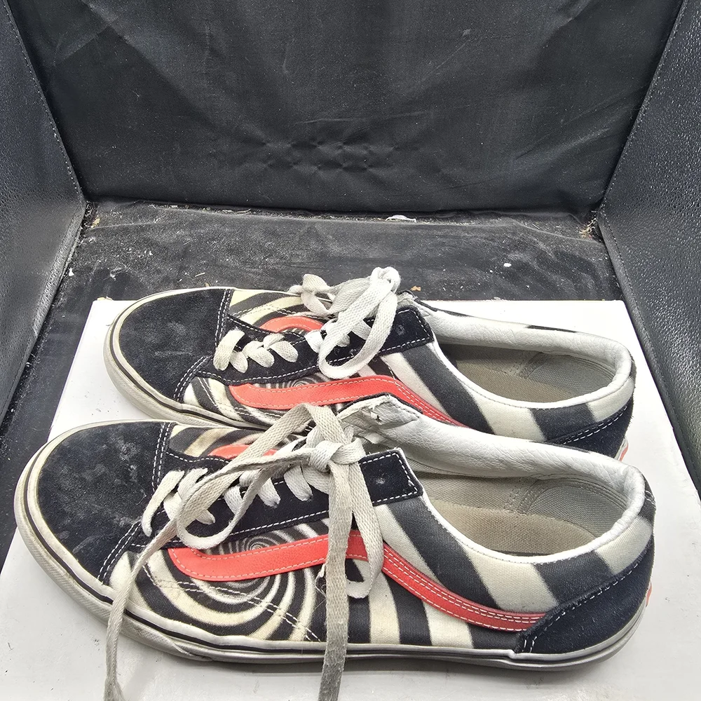 Vans Black and Red‎ Sneakers